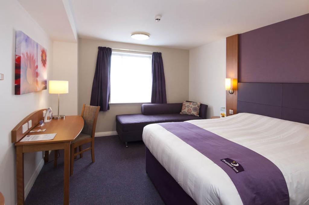Premier Inn Norwich - Broadlands Park Thorpe St Andrew Екстер'єр фото